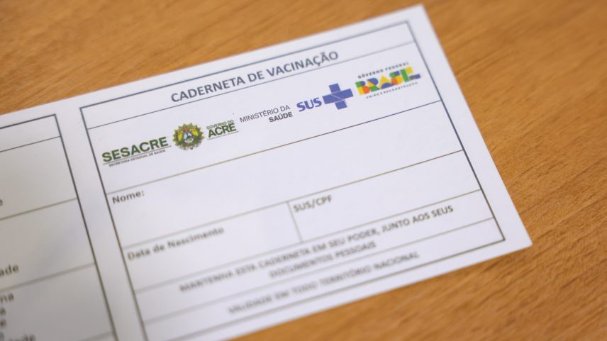 Autoridades orientam atenção a sintomas nos 21 dias após a vacina