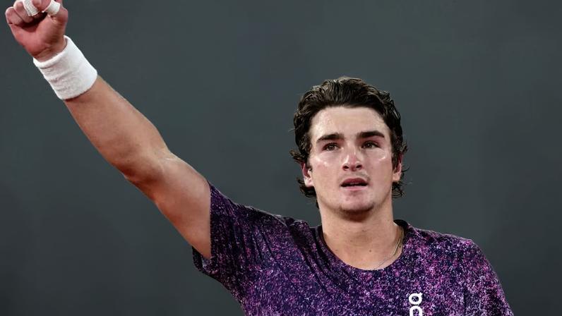 Joao Fonseca encara rival checo nesta terça-feira por vaga nas semifinais de Roland Garros