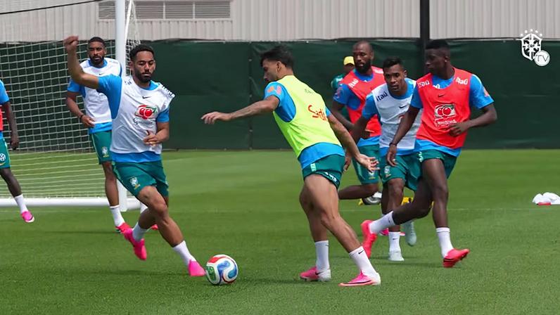 Seleção Brasileira faz últimos ajustes no centro de treinamentos Columbia Park, em Nova Jersey, visando o pontapé inicial da Copa do Mundo.