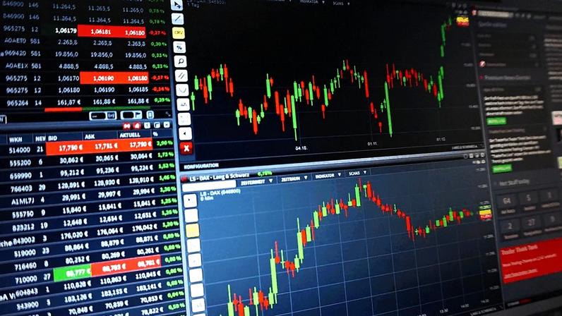 Ibovespa avança com bancos e Petrobras, queda da Vale limita ganhos