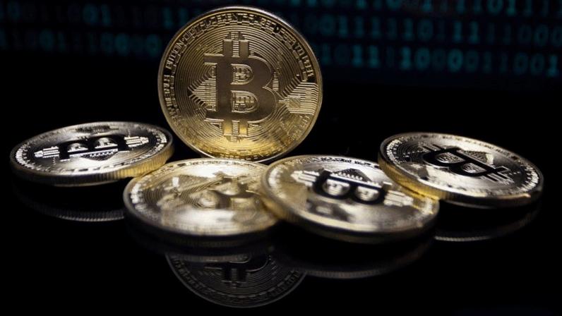 Bitcoin cai e mercado cripto perde US$ 1 bilhão