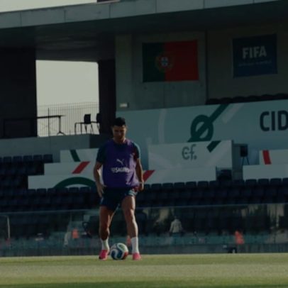 Cristiano Ronaldo treina faltas durante concentração de Portugal