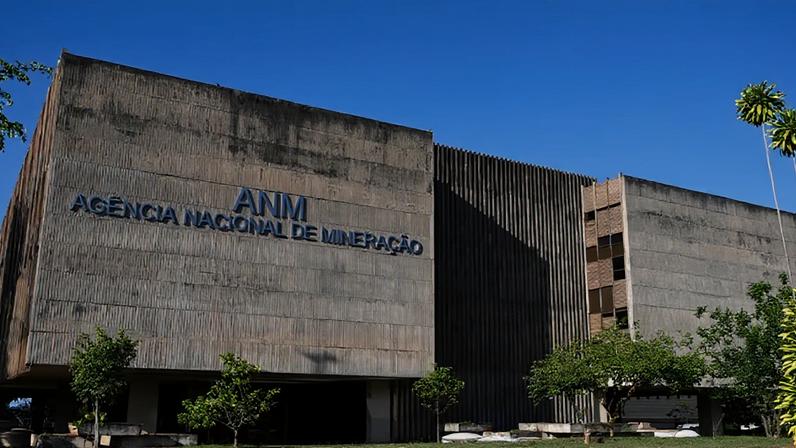 Fiscalizações são feitas pela ANM e pela ANA; relatórios apontam risco em infraestrutura