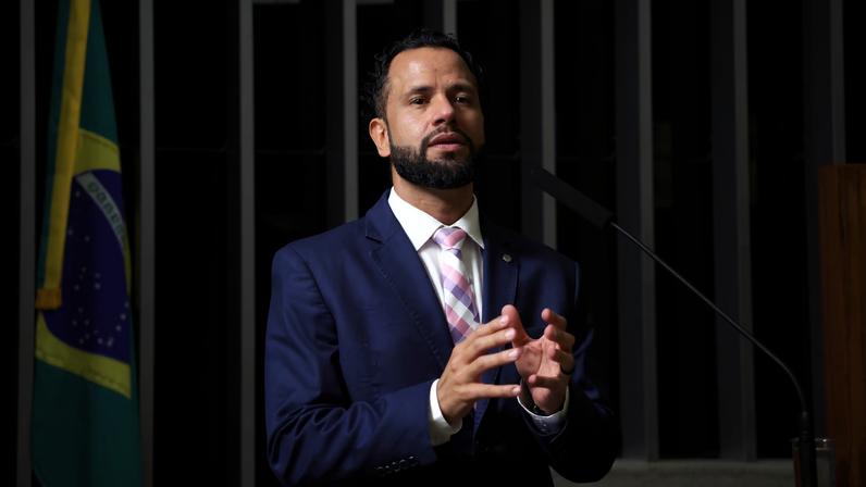 Vieira pediu para Flávio ser incluído em um inquérito que já apura a conduta de Eduardo Bolsonaro