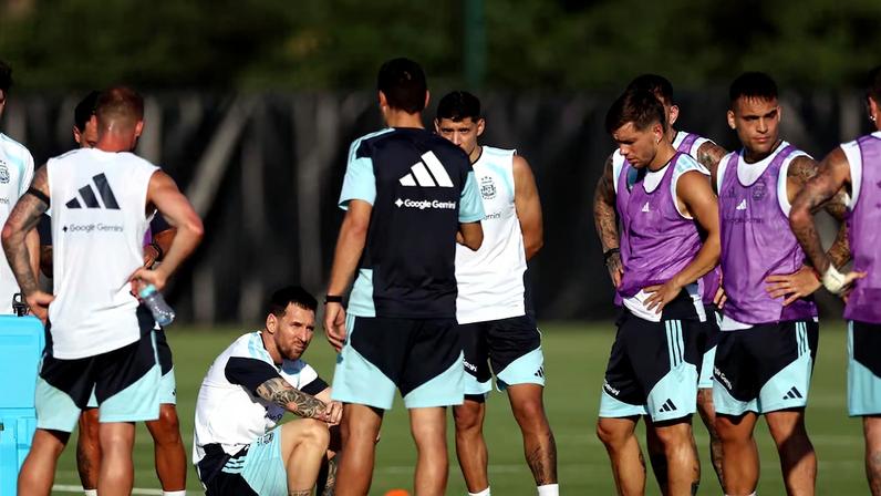 Argentina durante treino em Kansas. Seleção retornou ao topo do ranking da Fifa após derrota da França.