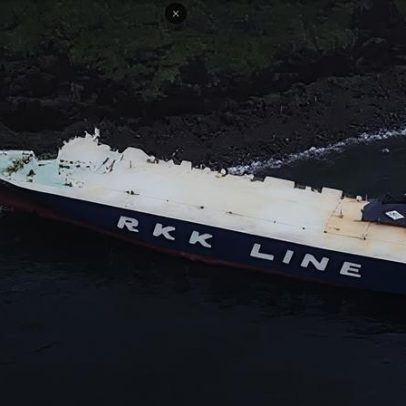 Cargueiro encalha em ilha no Japão próximo à costa de Tóquio