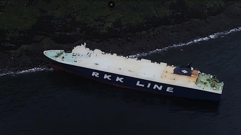 Navio cargueiro encalha em ilha no Japão perto da costa de Tóquio