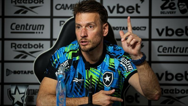 Após perder espaço, Botafogo rescinde contrato com o goleiro Neto