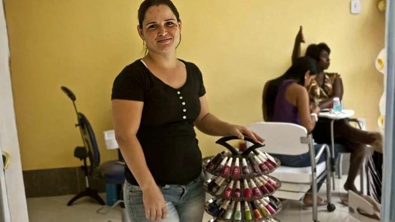Hoje, um MEI pode contratar apenas um funcionário com carteira assinada