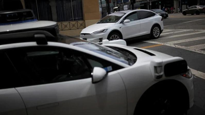 Tesla avança na expansão de seus serviços de mobilidade autônoma