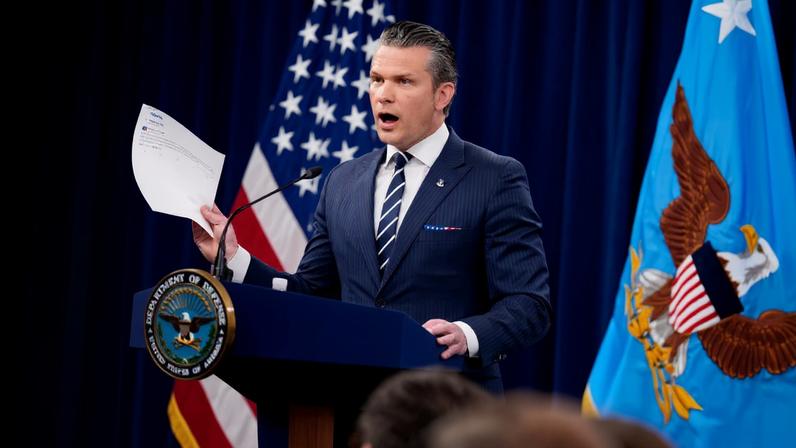 Imagem colorida do chefe do Pentágono, Pete Hegseth - Metrópoles