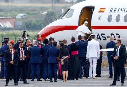 Papa utiliza jato do Rei da Espanha para retornar ao Vaticano após avião falhar