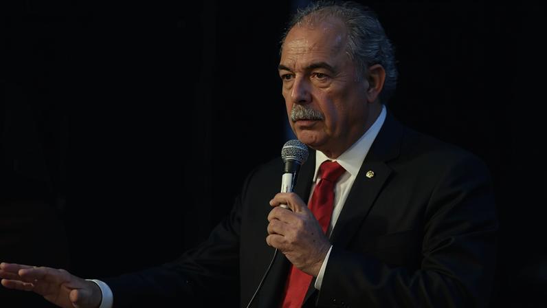 Presidente do BNDES diz que Lula pediu para reciclar carteira de investimentos