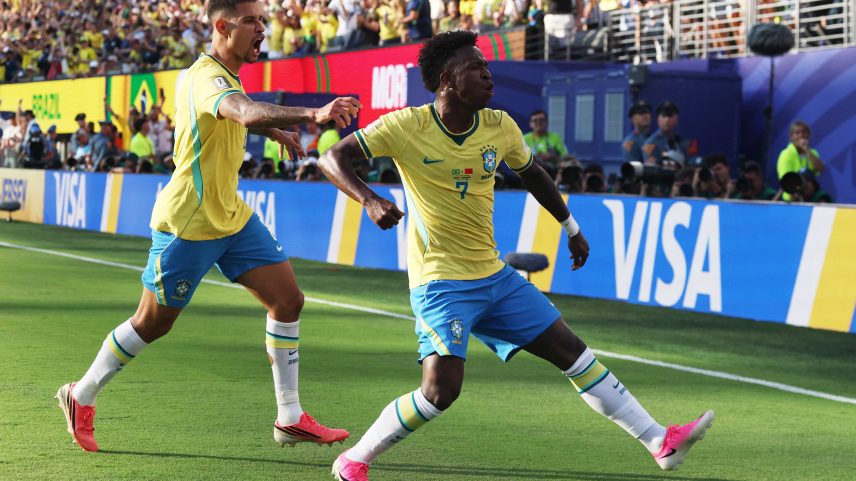 Vini Jr. marca na estreia e iguala feito de Ronaldinho Gaúcho em Copas