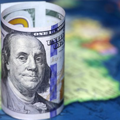 Ibovespa cai 0,5% com recuo da Petrobras e dólar sobe a R$5,21