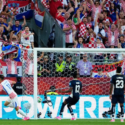Croácia vence Panamá e respira na fase de grupos da Copa do Mundo
