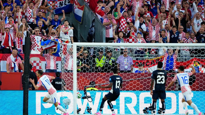 Croácia vence Panamá e respira na fase de grupos da Copa do Mundo