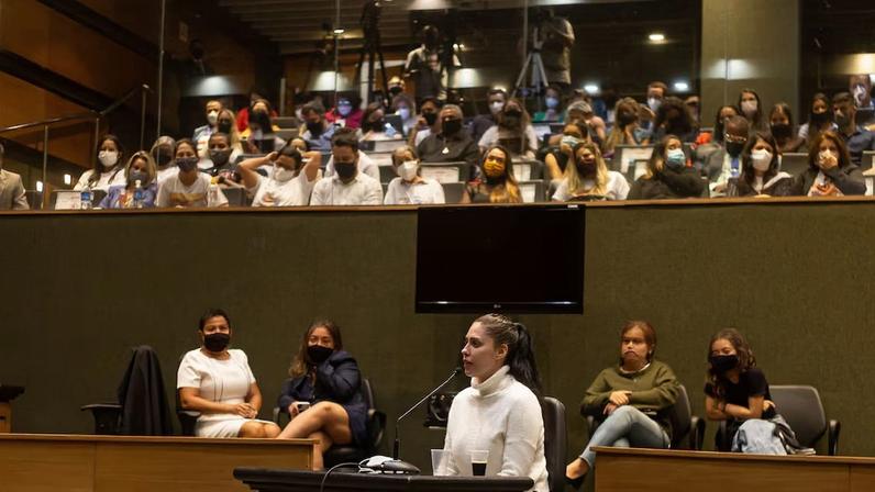 Monique Medeiros, mãe de Henry Borel, foi acusada de homicídio por omissão