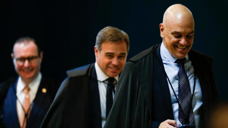 Os ministros Alexandre de Moraes e André Mendonça votaram em processos diferentes no STF