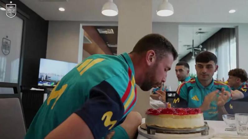 Unai Simón revela desejo de aniversário no QG da Espanha para a Copa do Mundo