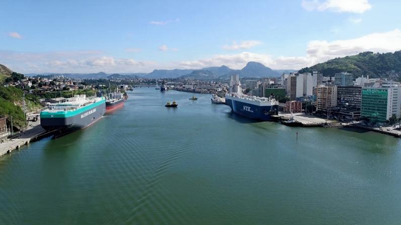 Vista geral das instalações do complexo portuário Vitória e Vila Velha (ES), operado pela VPorts