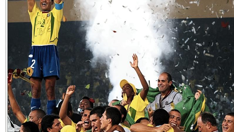 Capa com a conquista do pentacampeonato em 2002.