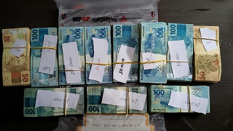Dinheiro foi apreendido durante operação
