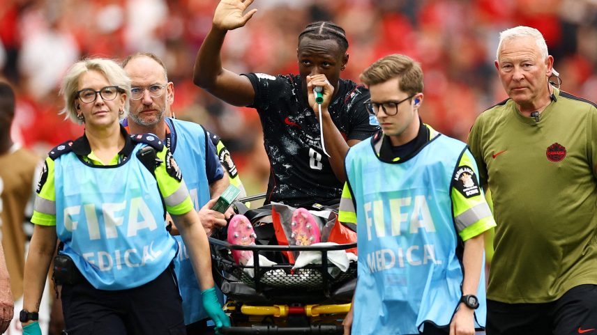 Lesão aconteceu aos cinco minutos do segundo tempo, quando o Canadá vencia por 3 a 0