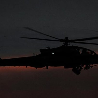 EUA resgatam tripulação após queda de helicóptero próximo ao Estreito de Ormuz