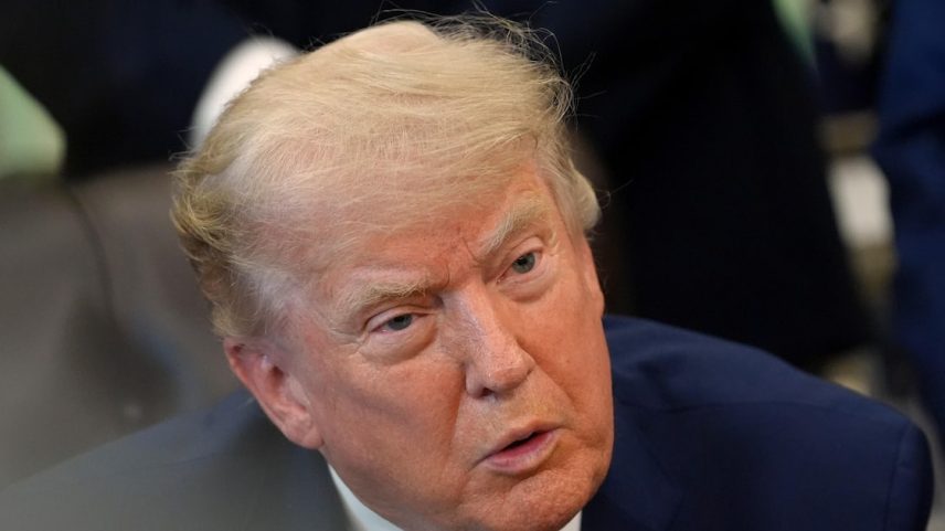 Donald Trump não estará presente na estreia dos Estados Unidos na Copa do Mundo, mas conversou com o técnico Maurício Pochettino e seu elenco.