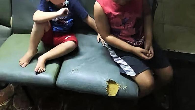 Irmãos foram encontrados sozinhos em quarto de hotel