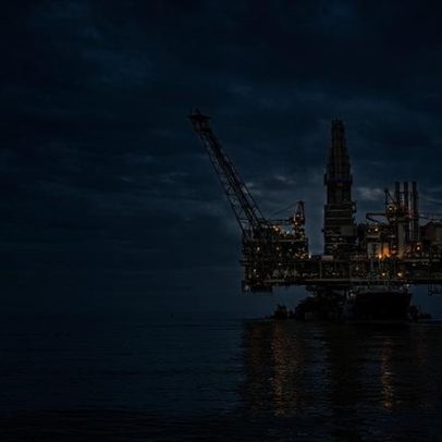 EUA suspendem sanções ao petróleo iraniano
