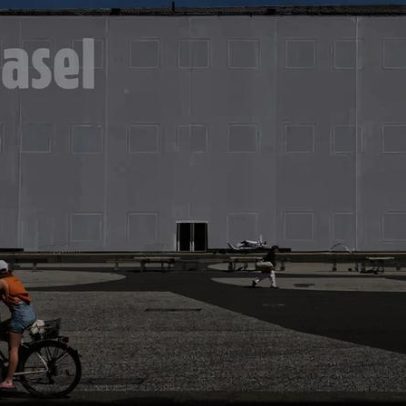 Primeiro dia da Art Basel supera o ano passado; artista anti-Putin é morto