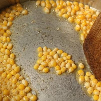 Como temperar pipoca para acompanhar jogos da Copa