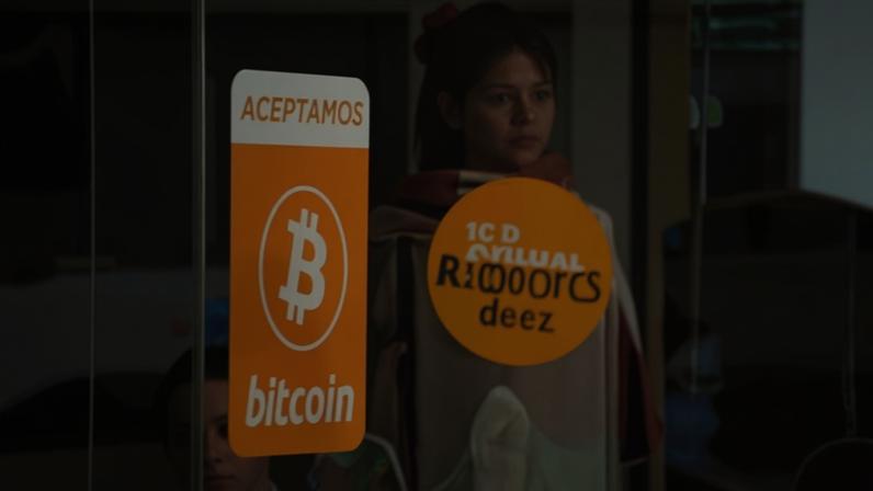 Bitcoin cai abaixo de 70 mil dólares pela primeira vez em quase dois meses