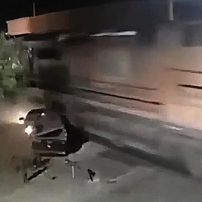Idoso dorme ao volante e colide com trem no interior de São Paulo