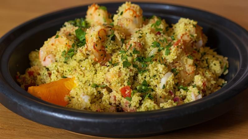 O Capim Santo participa do evento apenas no jantar, com duas opções de entrada, prato e sobremesa. Para começar, há pata de caranguejo. Na sequência, a chef Morena Leite sugere cuscuz marroquino com frutos do mar (foto). Al. Ministro Rocha Azevedo, 471, Jd. Paulista, 3089-9500. Foto: Cristiano Lopes