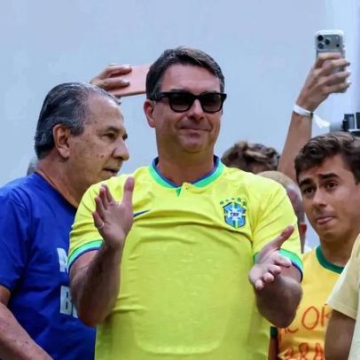 Flávio Bolsonaro pede uso de camisa de Bolsonaro na torcida pela seleção