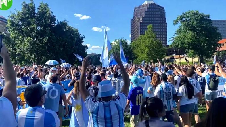Torcida argentina ocupa Kansas City antes da estreia na Copa