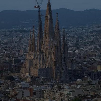 Papa Leão XIV inaugura nova torre da Sagrada Família em Barcelona