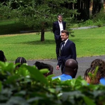 Macron visita os Les Bleus em Clairefontaine