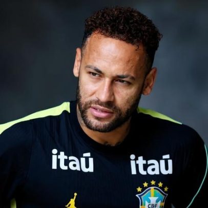 Neymar treina pela primeira vez com o elenco da seleção brasileira