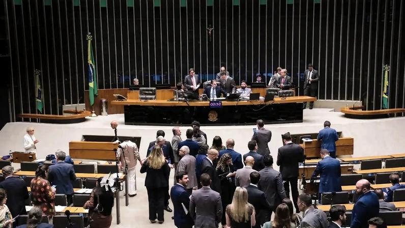 CAUSA PRÓPRIA - Deputados aprovam reforma: lei blinda siglas contra ações judiciais e afrouxa controle das contas (Thiago Cristino/Câmara dos Deputados)