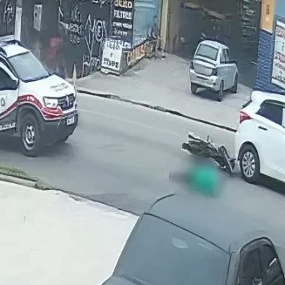 Vídeo mostra policial atirando em homem com facão em SP