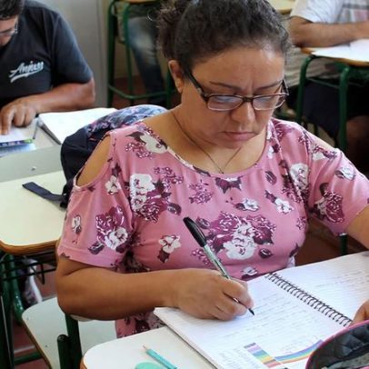 Analfabetismo fica abaixo de 5% em 2025, mas 8,4 milhões ainda não sabem ler