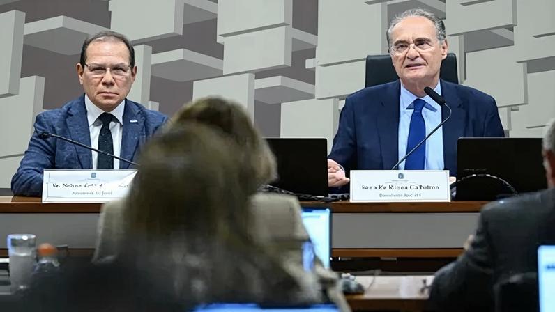 Nelson Antônio de Souza, presidente do BRB, e o senador Renan Calheiros (MDB-AL), presidente da Comissão de Assuntos Econômicos