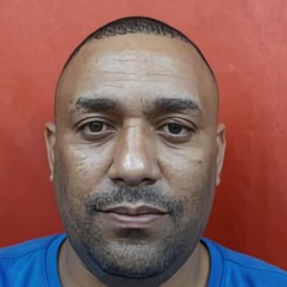 Homem é procurado após matar companheira diante das filhas no RJ