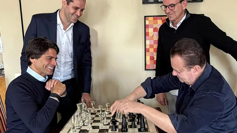 A eleição de 2026 vai renovar duas das 3 cadeiras do RJ no Senado; na imagem, o prefeito do Rio, Eduardo Cavaliere (parte superior esq.), o deputado federal, Pedro Paulo (inferior esq.); o ex-prefeito do Rio Eduardo Paes (superior dir.) e o presidente do PSD, Gilberto Kassab (inferior dir).
