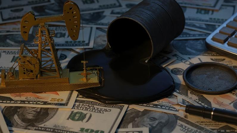 Petróleo hoje opera em queda com avanço das negociações entre EUA e Irã e recuperação gradual de Ormuz. Em paralelo, Opep e Firjan projetam crescimento da produção brasileira.