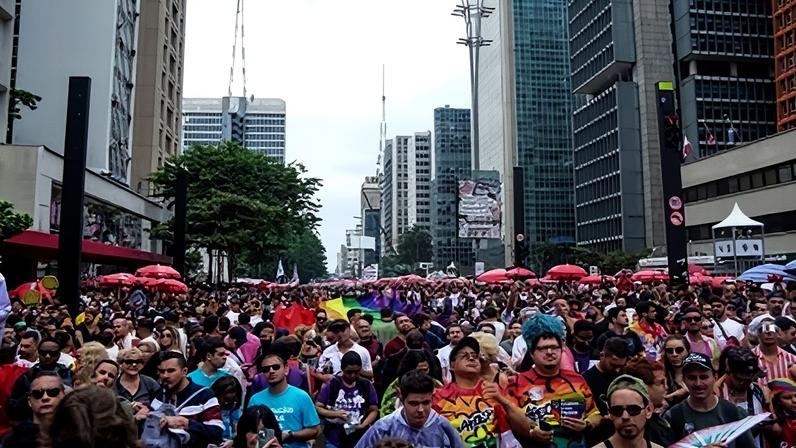 Como chegar à Parada do Orgulho LGBT+ 2026: opções de transporte